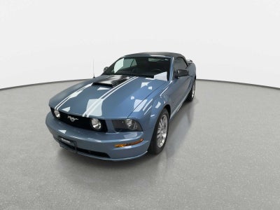 2005 Ford Mustang GT Deluxe
