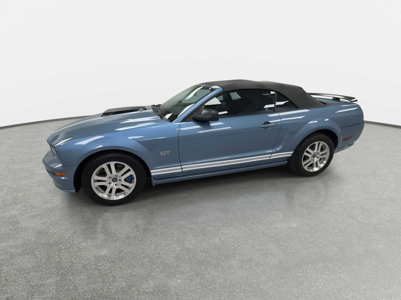 2005 Ford Mustang GT Deluxe