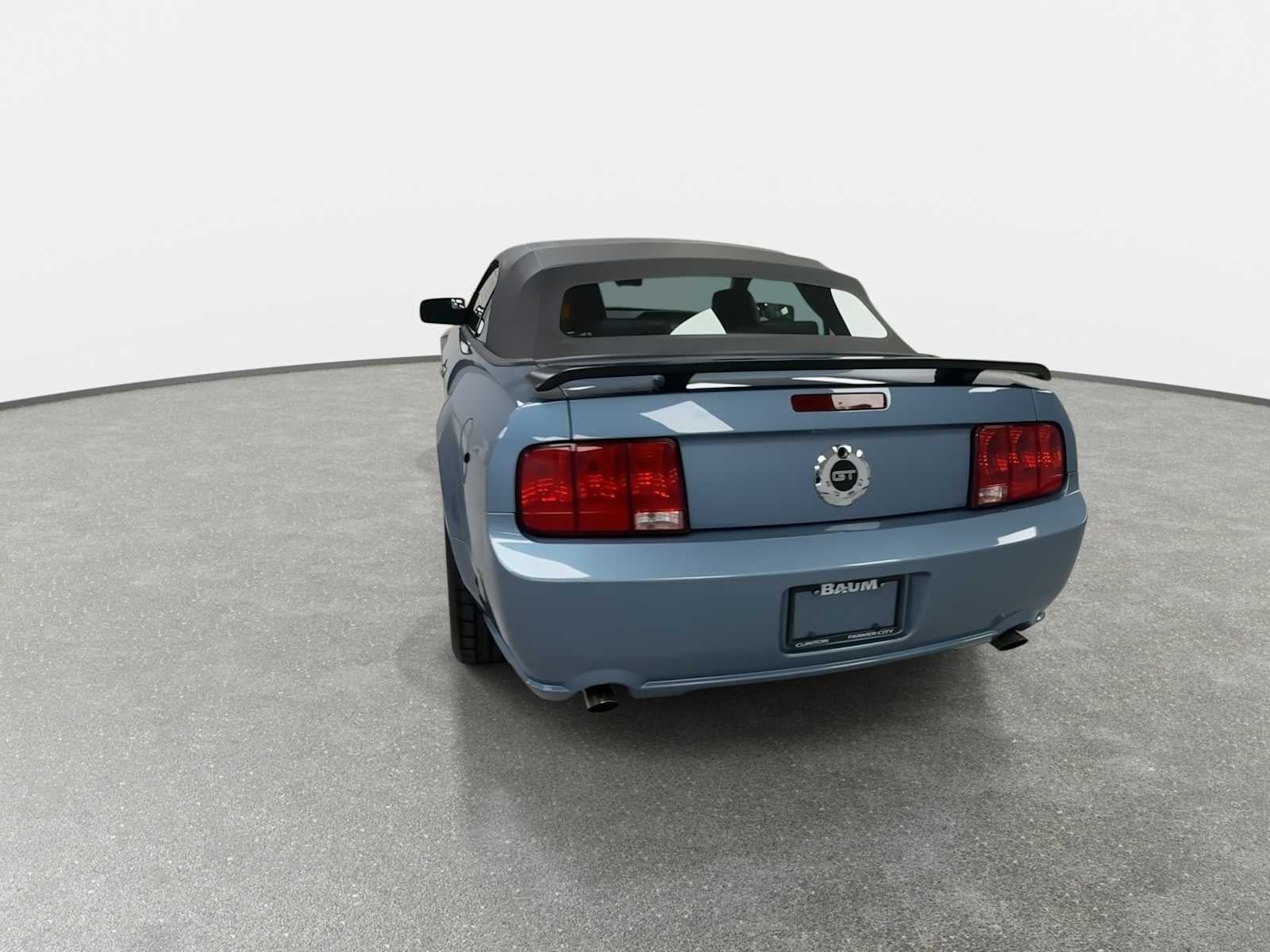 2005 Ford Mustang GT Deluxe