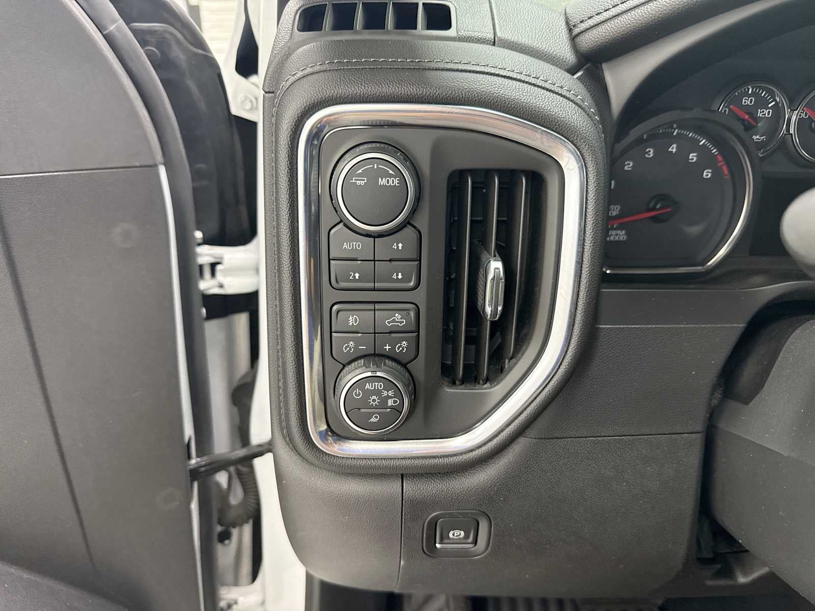 2020 Chevrolet Silverado 1500 LTZ - Photo 25