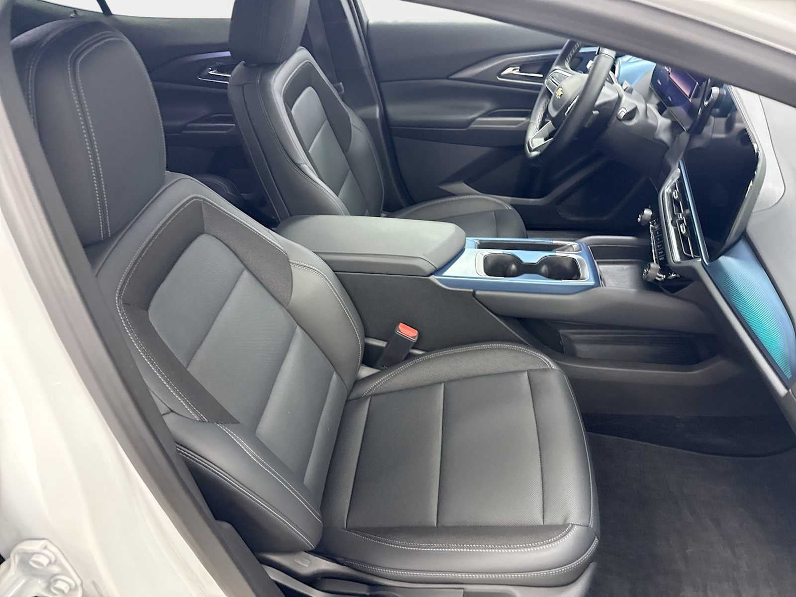 2024 Chevrolet Equinox EV LT - Photo 25