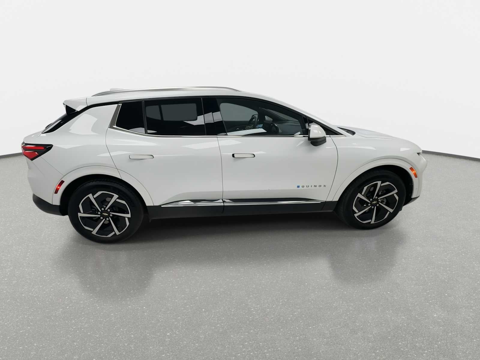 2024 Chevrolet Equinox EV LT - Photo 9