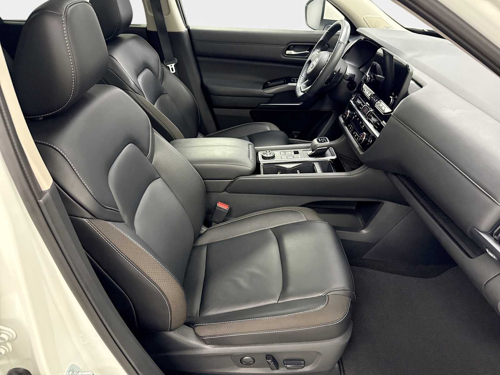 2024 Nissan Pathfinder SL 4WD